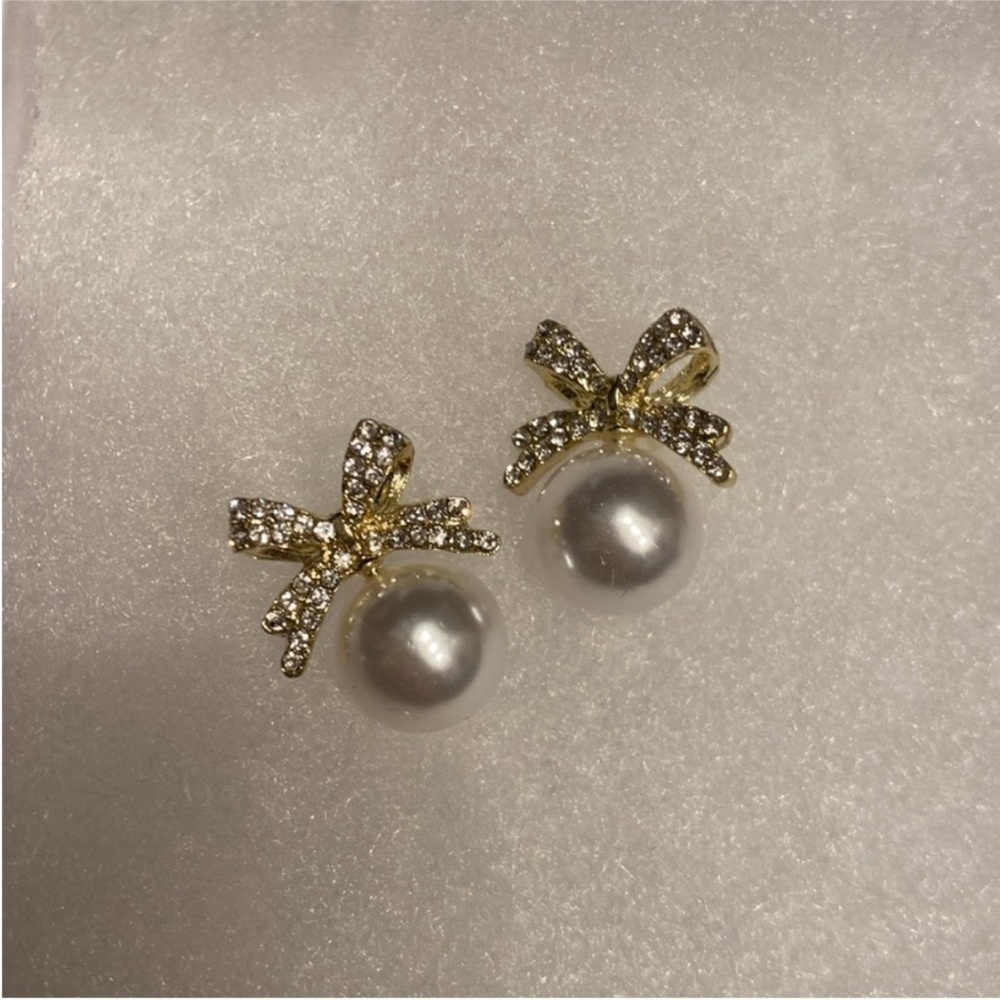 Anthropologie Kari Pearl and Bow Gold Rhinestone Classy Earrings - Picture 7 of 7